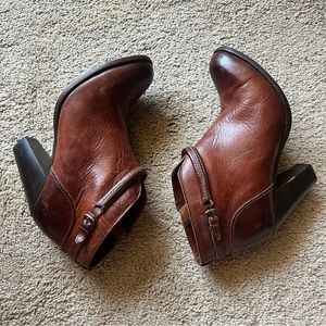 EUC FRYE Women’s Jenny Seam Short Heeled Boots Size 10